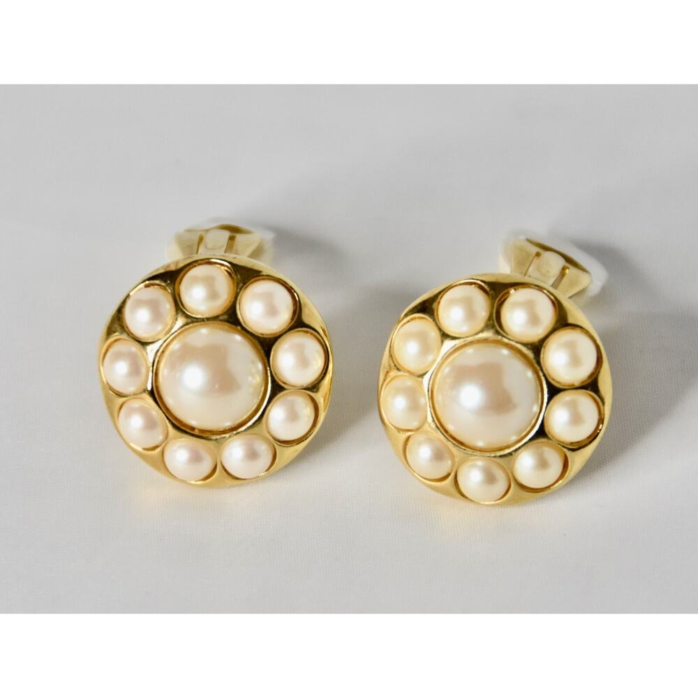 Givenchy Vintage Faux Etruscan Pearl Gold Plated Clip-On Earrings - Picture 2 of 6